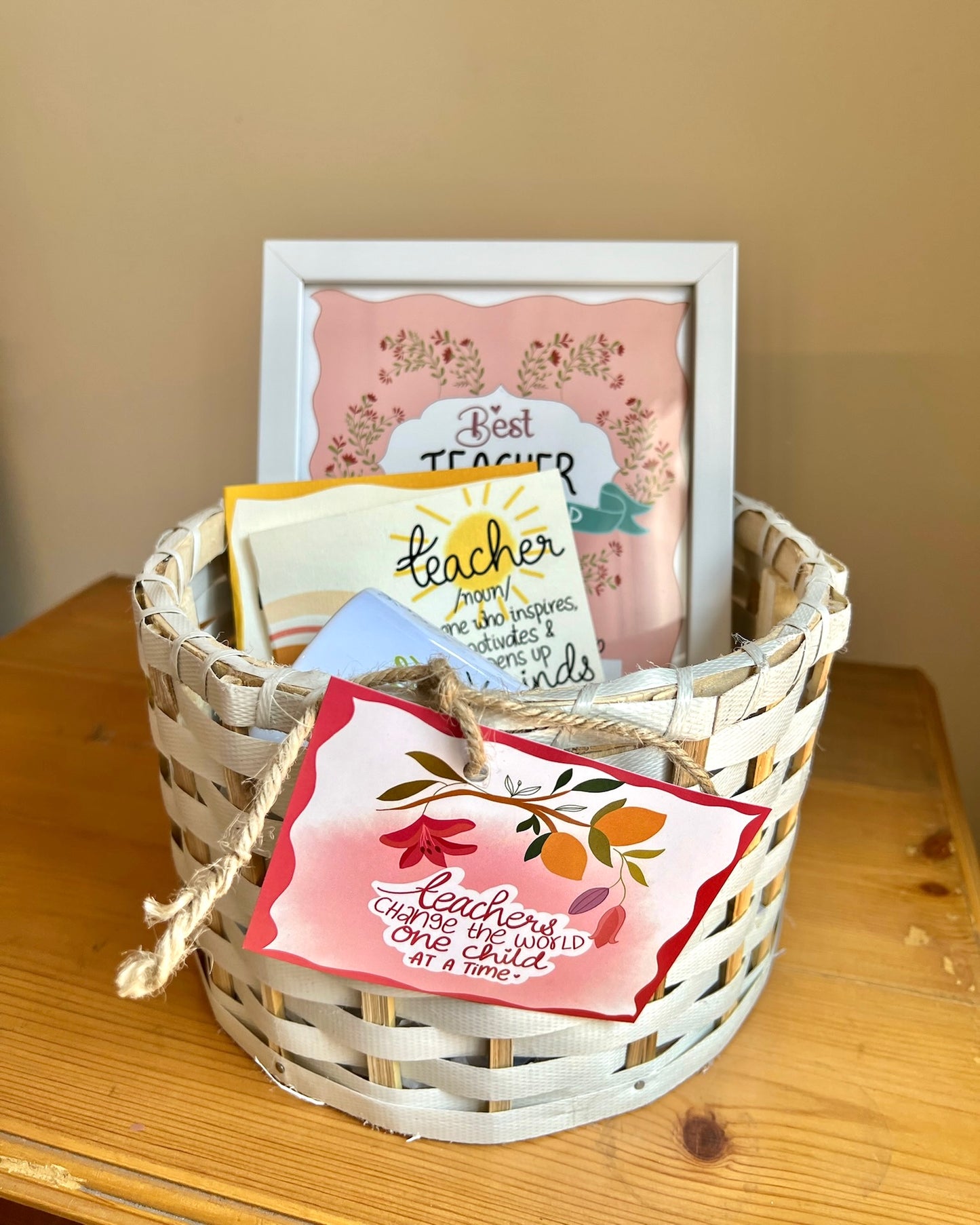 Teacher's Deluxe Basket: Frame + Mug + Tote bag + 2 Cards