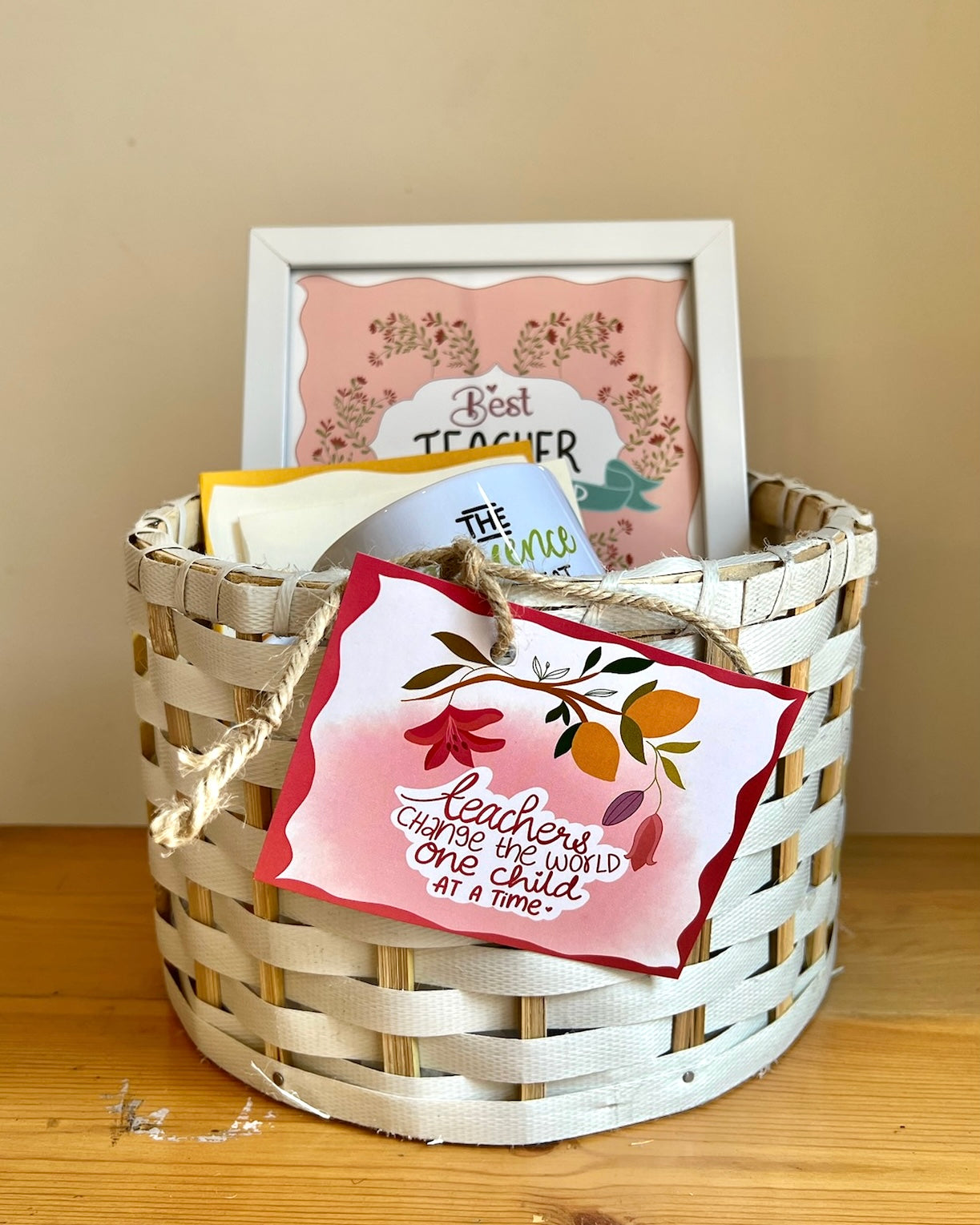 Teacher's Deluxe Basket: Frame + Mug + 2 Cards