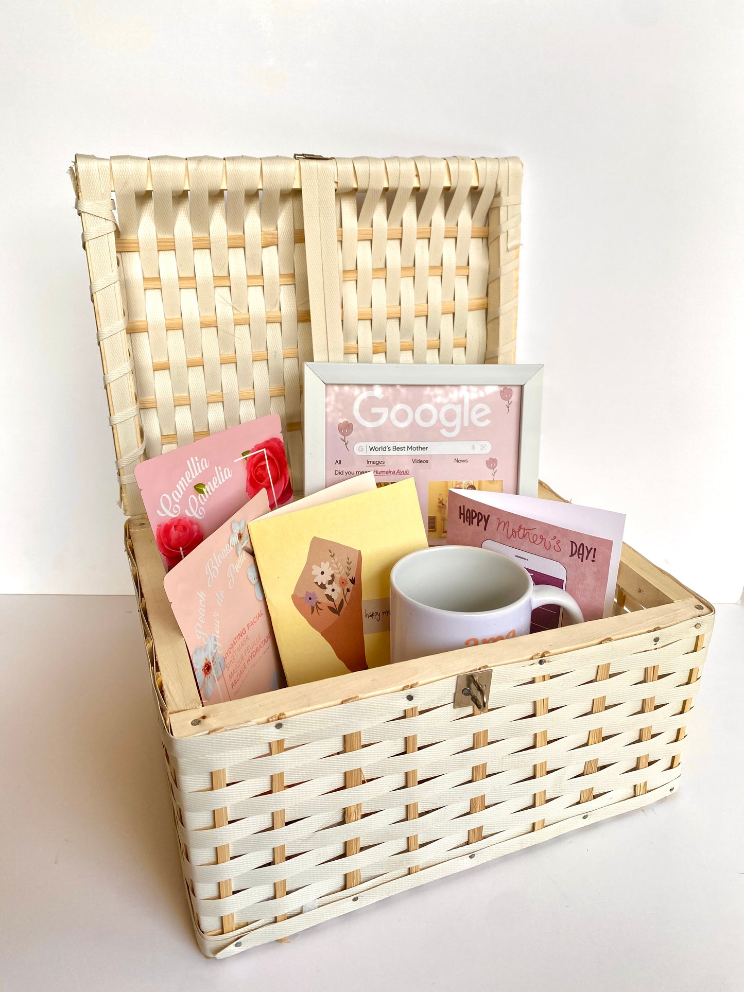 Mother's White Deluxe Hamper (Lahore Only)
